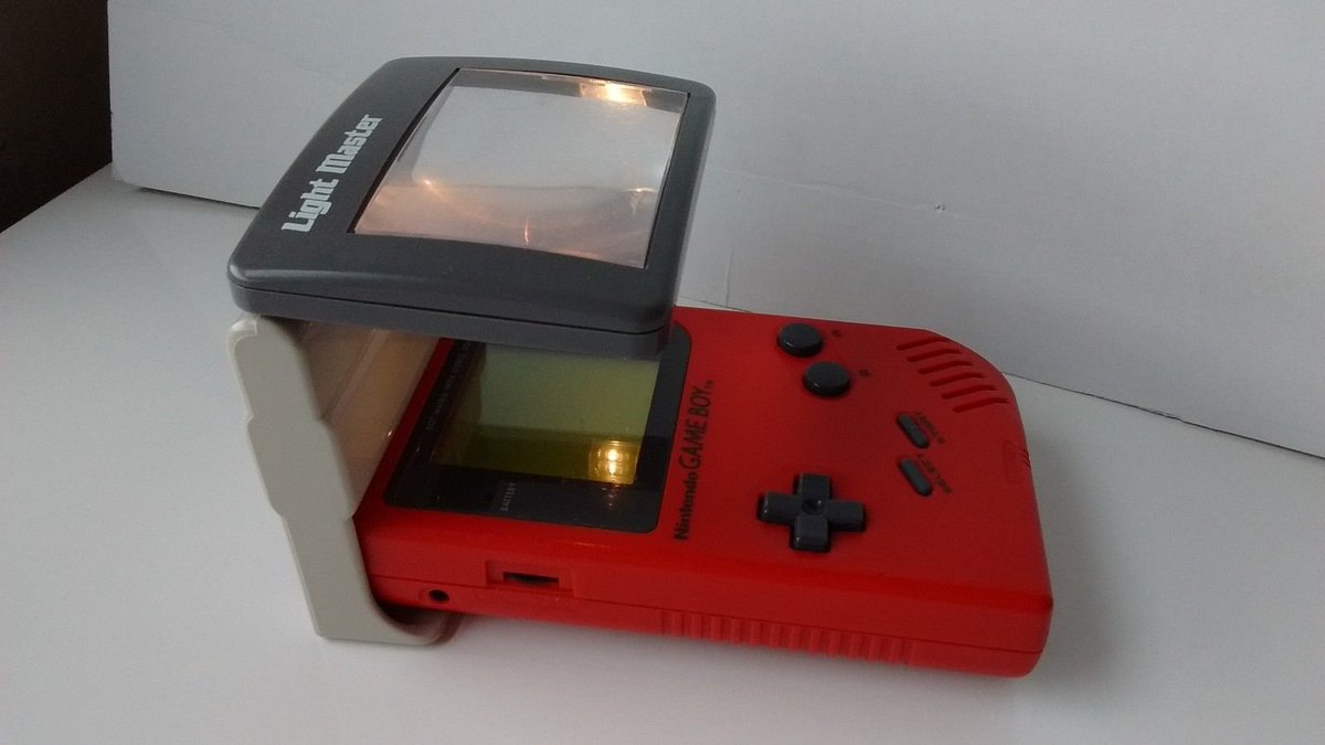 Grobidous's tweet photo. #TesUnVraiGamerSi tu connais cet accessoire qui fait partie d'une longue gamme de produit pour la game boy color https://t.co/oYrdH6Nede