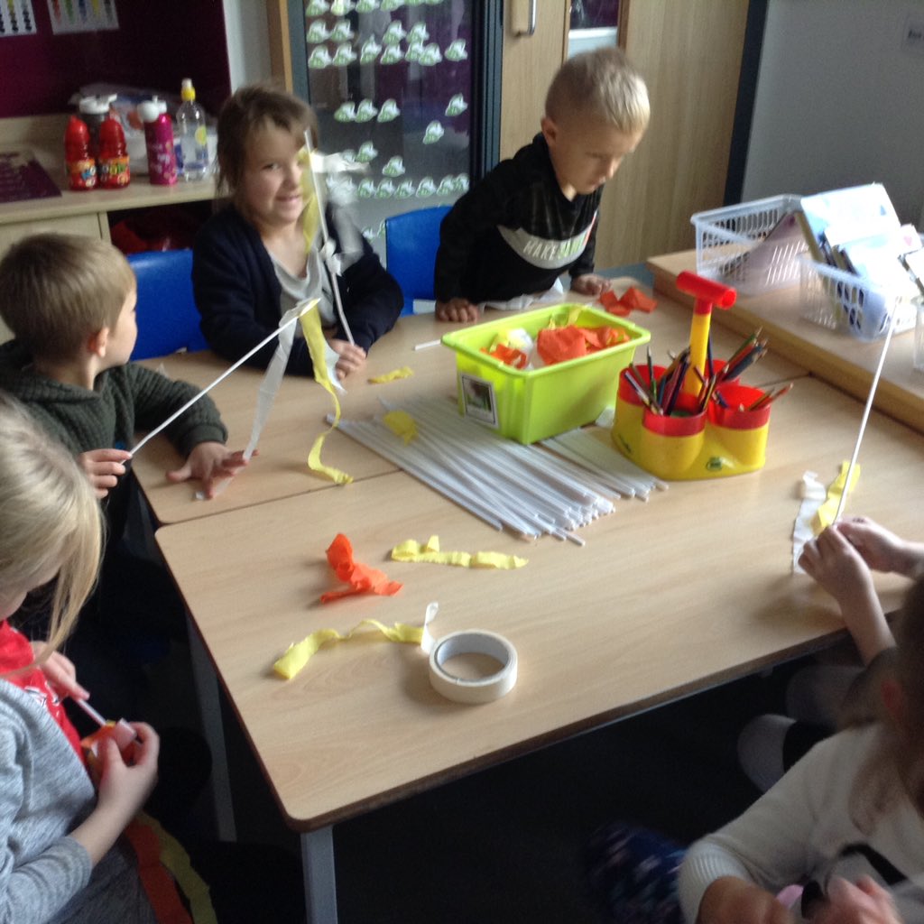 AinthorpeSch's tweet image. Learning about Firweork safety and making safe sparklers to use on Bonfire Night #fireworkcode #besafe