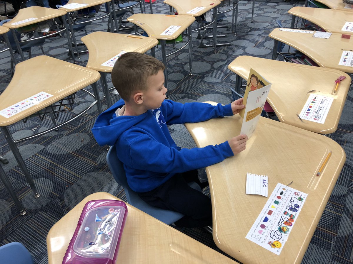 mayer1nes's tweet photo. More pics of ALL HANDS on DECK this AM in @MissPsfirsties 

Love how everyone was working so hard and staying focused on the tasks at hand! 💙💪🏻⚡️📚📖 @JovetteHiltunen @SuperASmith @pkennedysst4 #todayareadertomorrowaleader https://t.co/uBdjZxhH4R