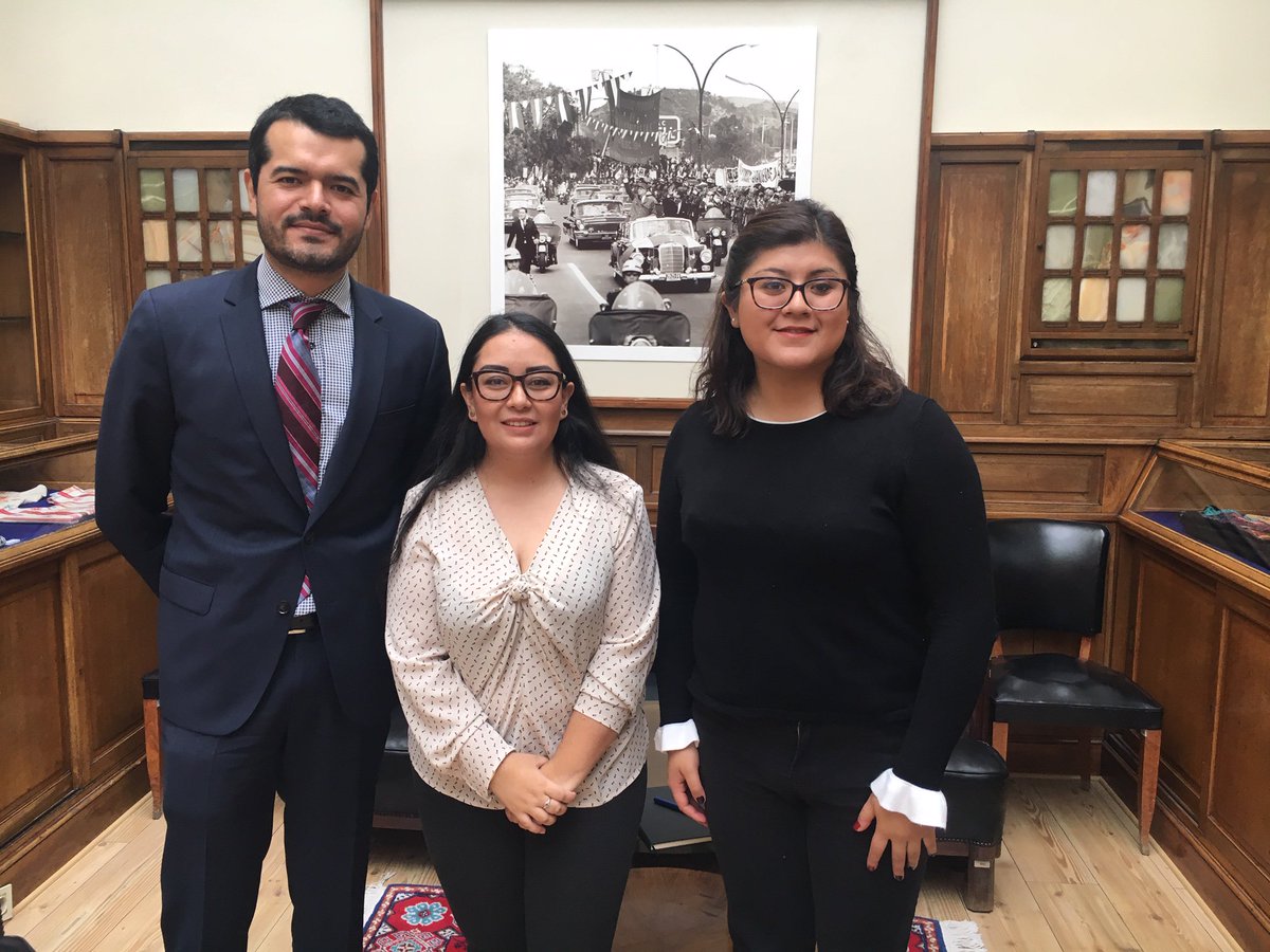 EmbaMexFra's tweet photo. 1/2 #OrgullosamenteMexicana🇲🇽 Recibimos a @MarceRivero, Directora de la plataforma virtual para médicos y pacientes https://t.co/e07QWYGLuy, seleccionada entre 25 finalistas de #ftchallenges para presentar su proyecto en la Cumbre Global @Techfugees organizada en #París https://t.co/gk5v67x3kZ