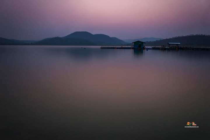 || सरोदा जलाशय ||
कबीरधाम जिले के सरोदा जलाशय में आप प्रकृति के समीप समय व्यतीत कर सकते हैं। इस जलाशय में मत्स्यपालन होता है जिसका आप आनंद ले सकते हैं। सरोदा जलाशय का दृश्य अत्यधिक मनमोहक होता है।
अधिक जानकारी के लिए kabirdhamtourism.com पर जाएं।
#Kabirdham #wowCG