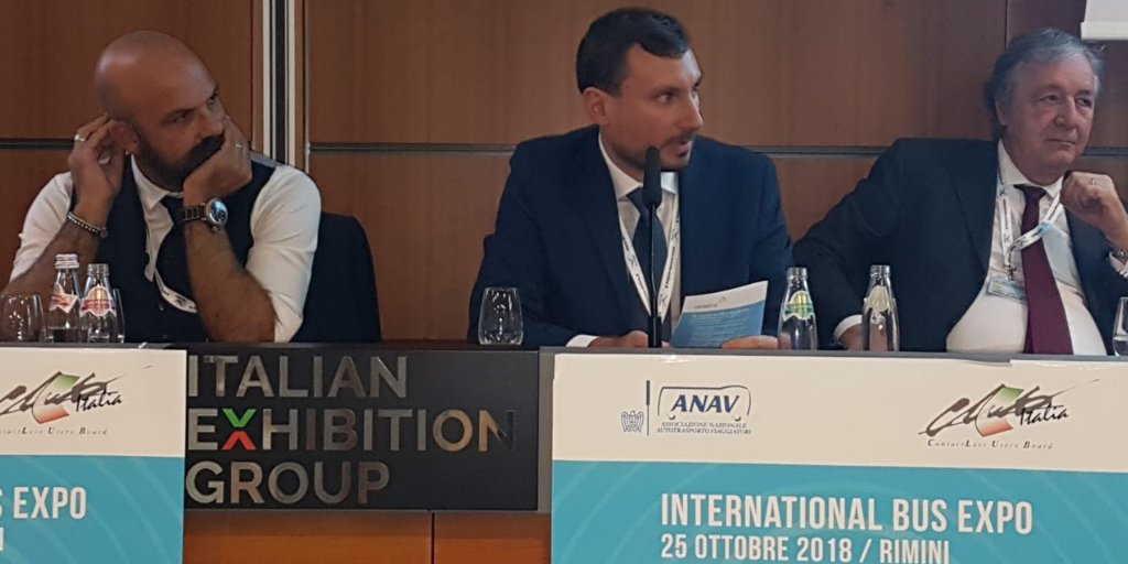 AnavBus's tweet photo. #IBE2018, l'Associazione partecipa all'evento #AUTOBUS sull'elettrico. Francesco Romagnoli: l'auspicato dinamismo e numerosità dei gestori impone una riflessione sulla proprietà delle #infrastrutture di ricarica. https://t.co/AEEbqrQIz5