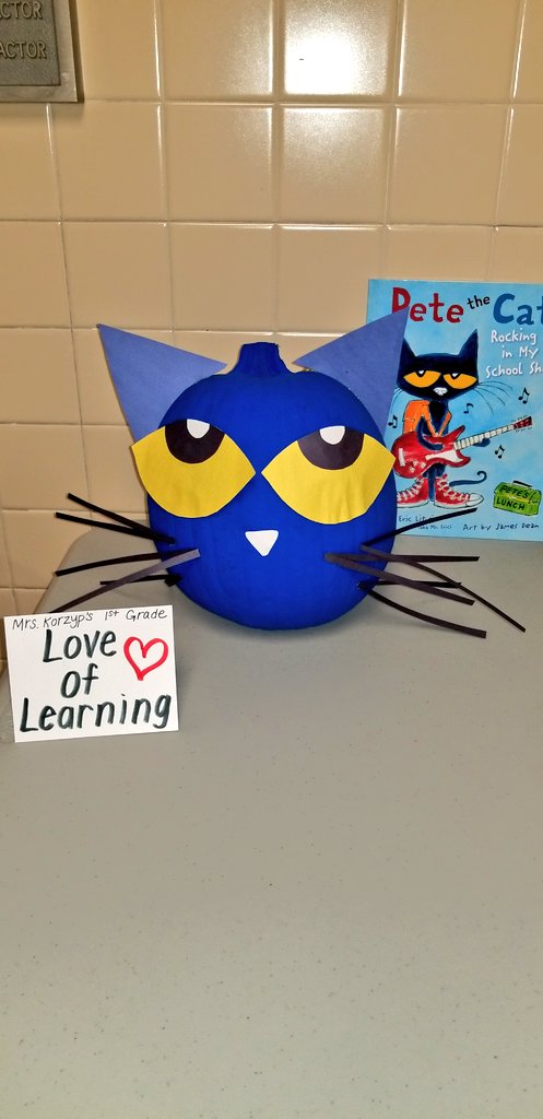 PrincipalKorzyp's tweet photo. You guessed it... It's Pete the Cat! #eefamily @_E2_P2_ #OtherPeopleMatter https://t.co/nlR9UGZXy0