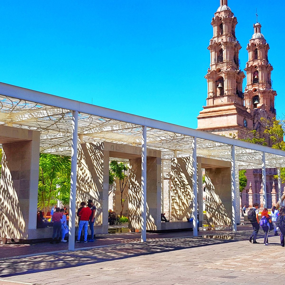 I love the mix of #ModernArchitecture and #ColonialArchitecture of beautiful #Aguascalientes in #Mexico @Estilo_Mex