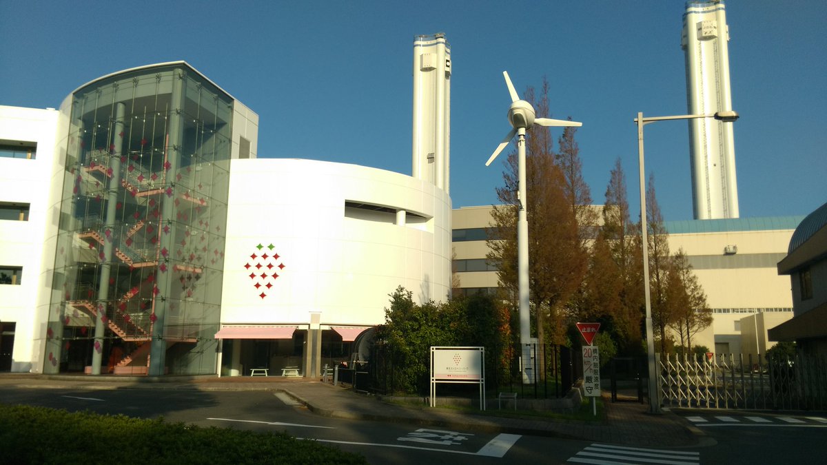 ssk1631's tweet photo. 昨日は東電の横浜火力発電所に行ってきた。こんな所に普通に入れちゃうとかこの会社やばい。 https://t.co/MN0rDqV7Xm