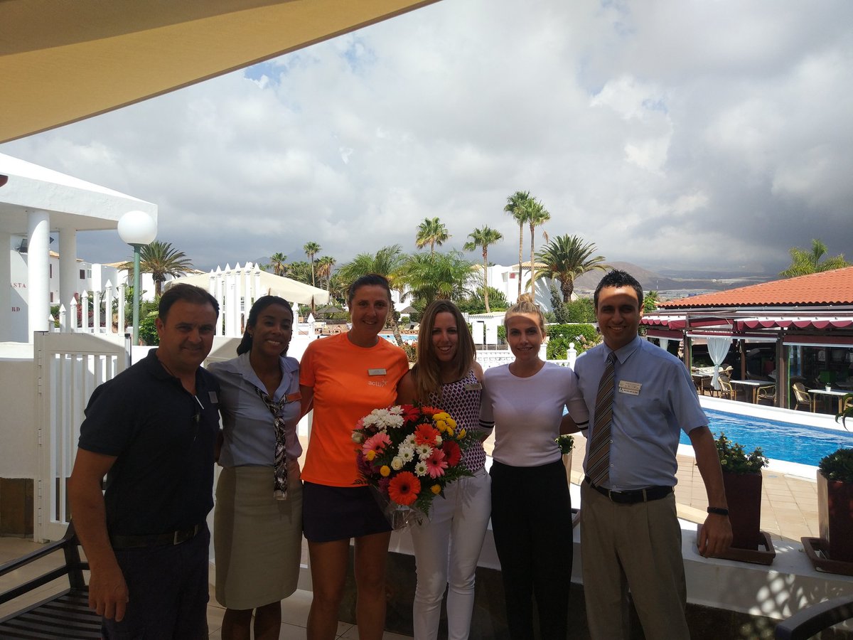 DavidTNF0's tweet photo. The whole team at #RoyalTenerifeCountryClub has been sent flowers by one very grateful guest!!! Thank you for your kind gesture Mr M!!! #DPerfectservice #LifeAtDiamond #EUDpoints #DRITechsavvy @Rtccsvc_luisa @NoemiG_RC https://t.co/EsWhXIBfI3