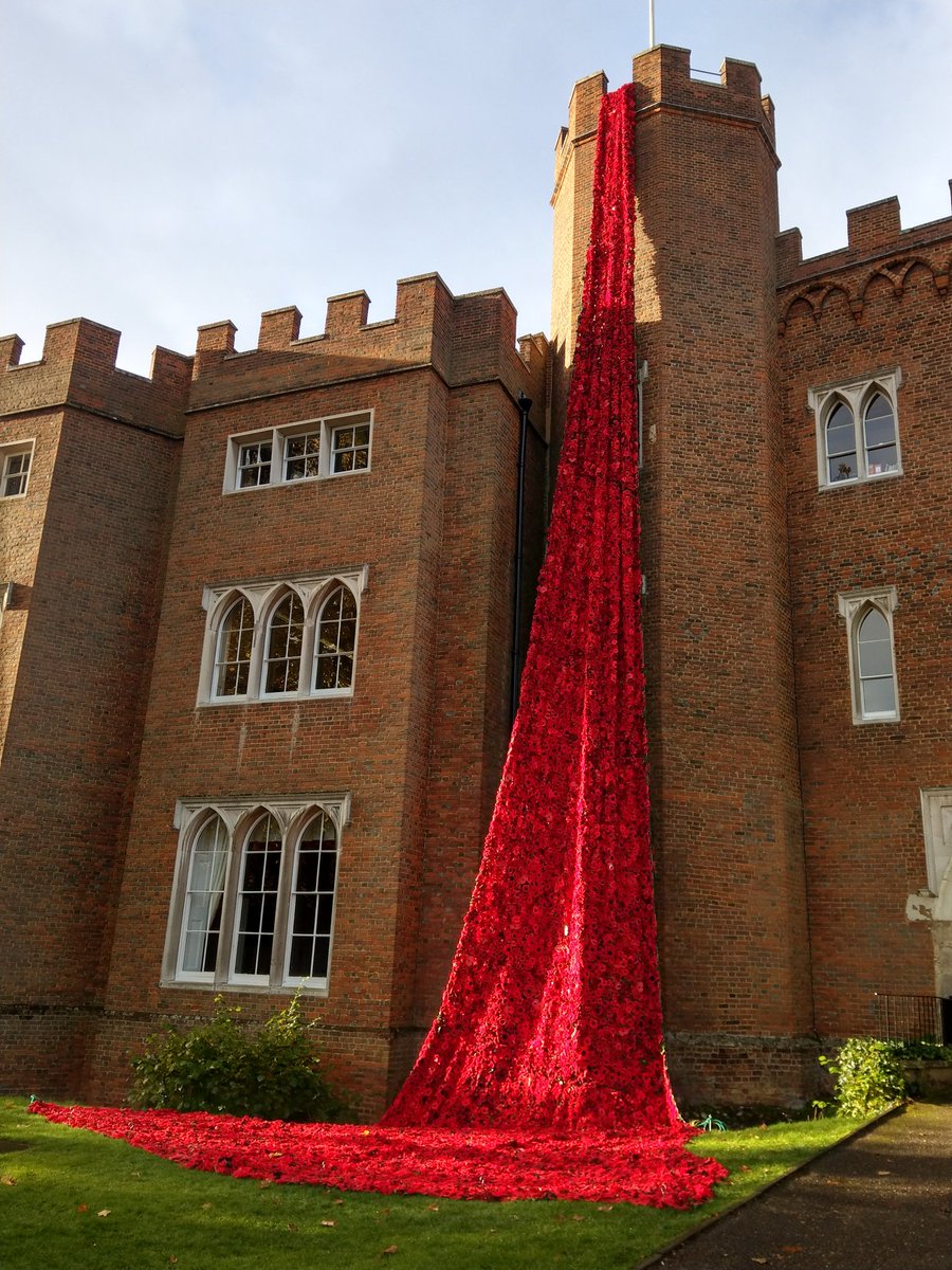 dazzasmiff's tweet photo. Lest we forget, Hereford castle certainly haven't #respect #prideinBritain #WW1remembered https://t.co/f7zl618eZW