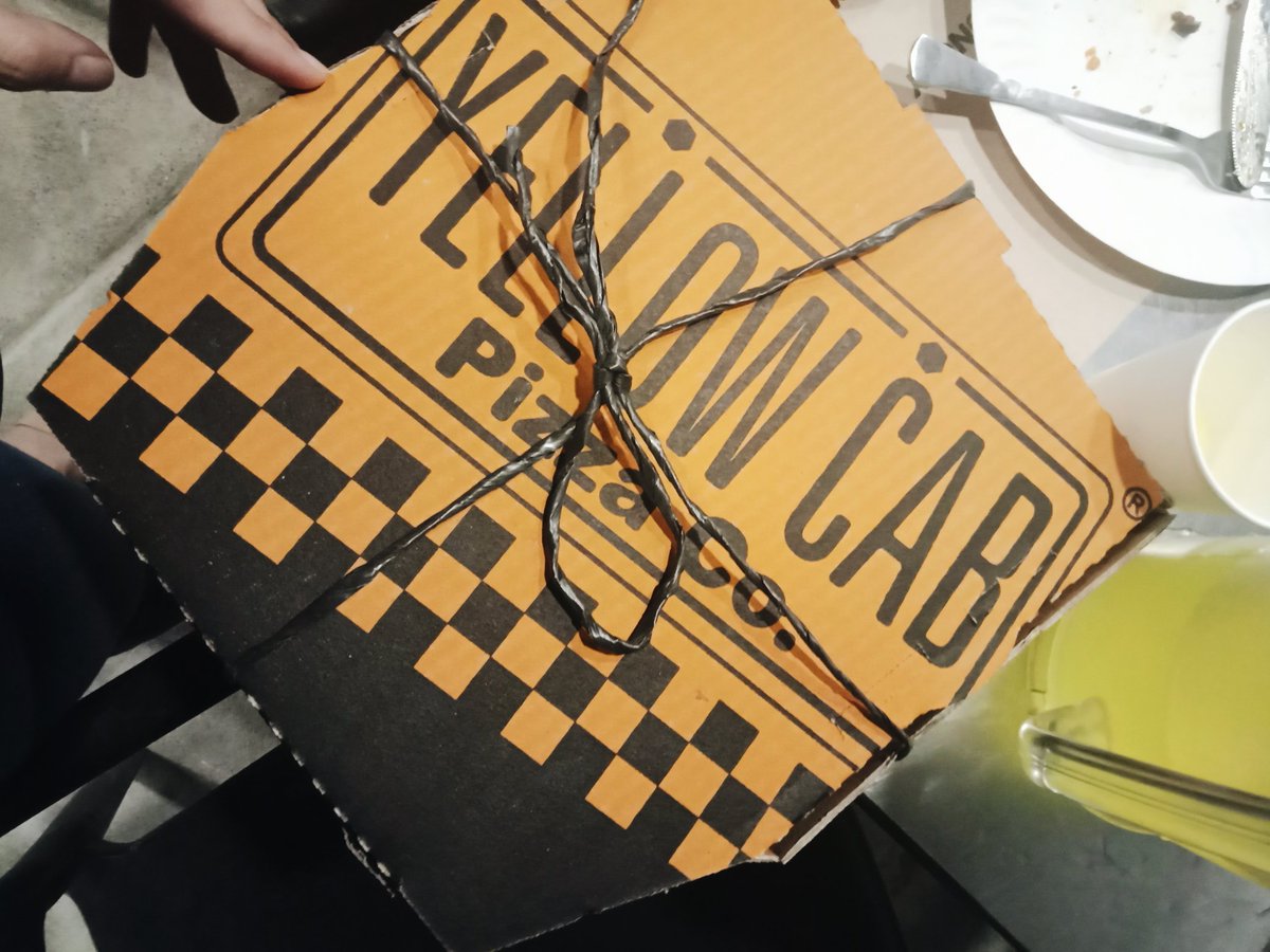 ClaryyyQ's tweet photo. Loving my friday becs of #twopizzafriday @ycpizzaofficial ππ https://t.co/ZkymLkfA9C
