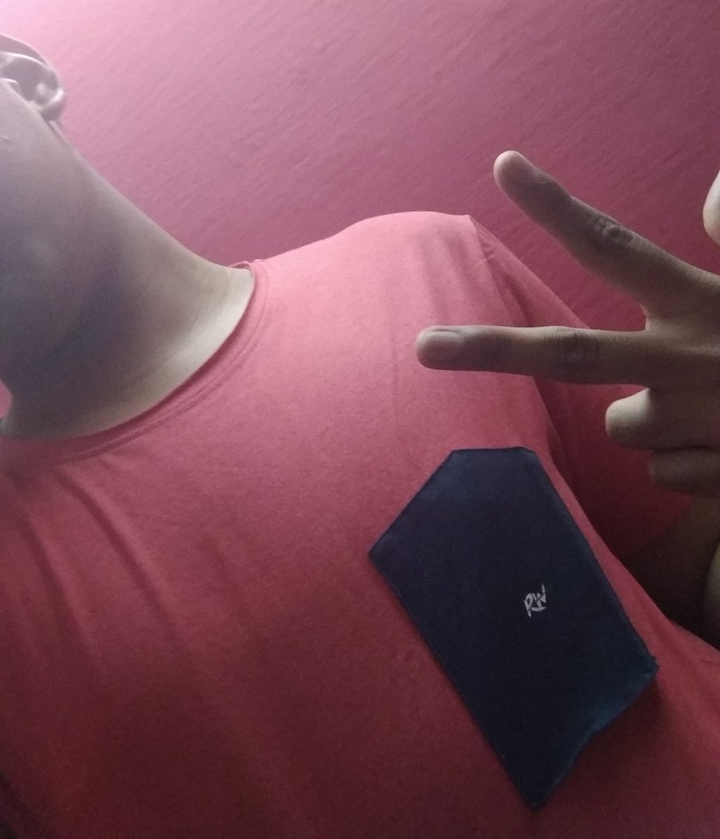 jxeeon's tweet photo. ULTA Pocket Tee is eye catching.
It's minimalistic, It's awesome.

Long Back...Long Swag 😎

@TheDeverakonda bought #rowdystyle in a tee simply by inverting a pocket.

Thanks @TheRowdyClub for bringing back old styles based on our rowdies request.

#RowdyWear #Rowdy #TheRowdyClub https://t.co/wR9gDltwW9