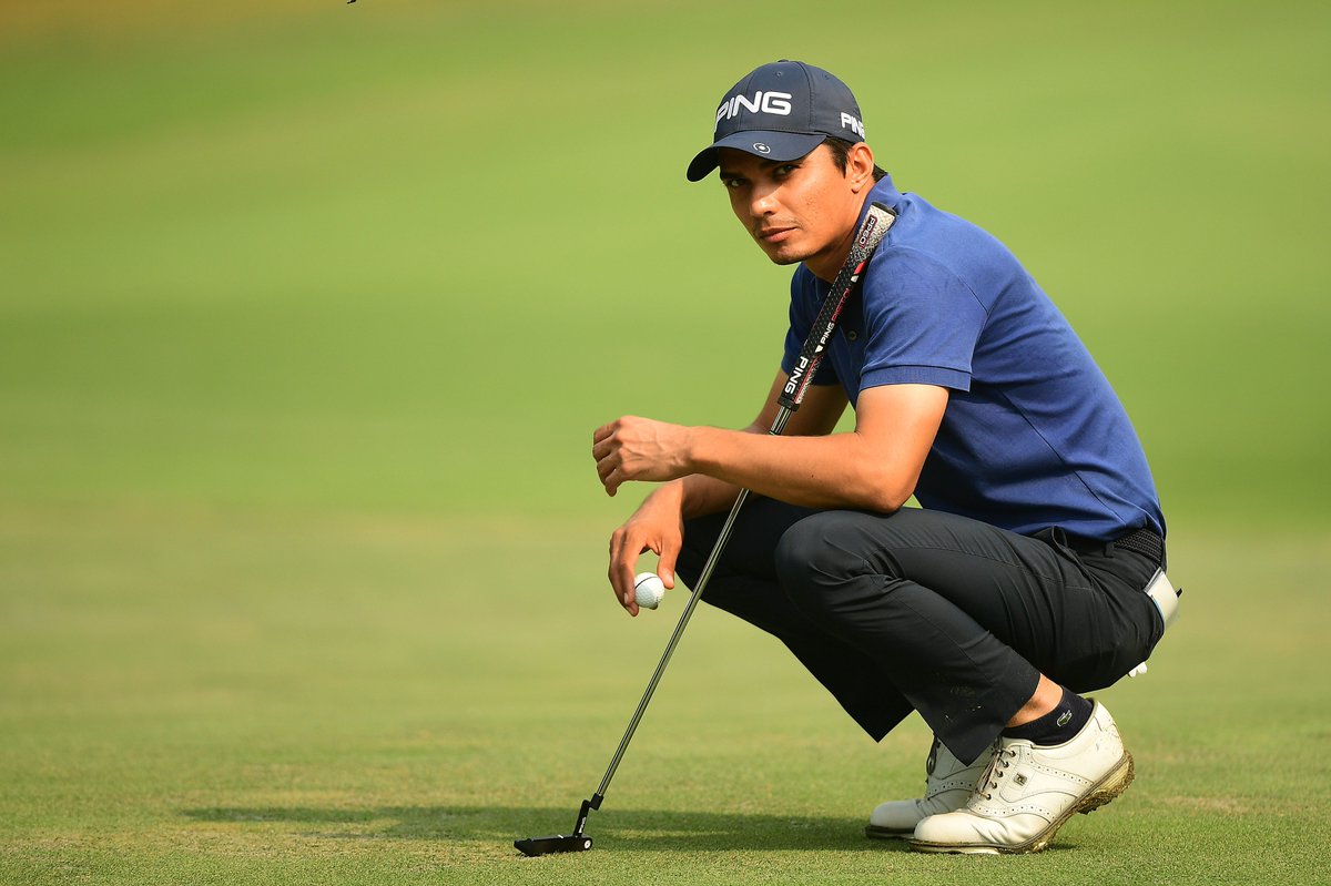 KreedaEvents's tweet photo. #PanasonicOpenIndia @ajeeteshsandhu 🇮🇳 one behind co-leaders Suradit Yongcharoenchai 🇹🇭 and @GolfRahman 🇧🇩. In the last 7⃣ editions, there has been just 1⃣ non-Indian winner (@wadeormsby in 2013)

#whereitsAT @PanasonicIndia @PanasonicInNews 

Photo: @arepkulal / @asiantourgolf https://t.co/X9xVbKObxF