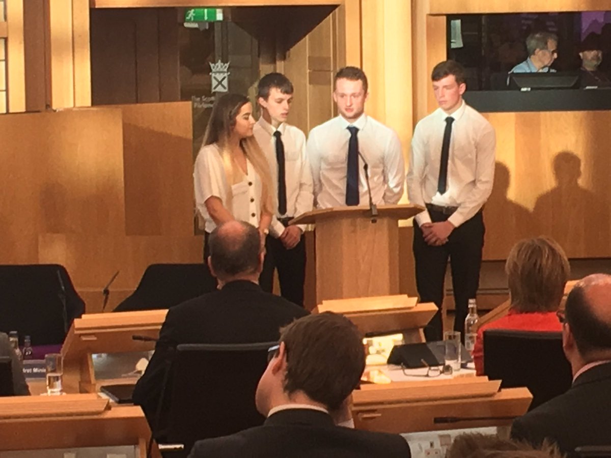 YESDumgal tweet media