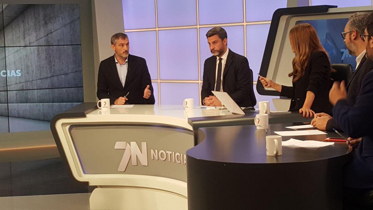 Podemos Región de Murcia (@podemosmurcia) on Twitter photo 🗣️"En el tercer trimestre el paro creció en 200 personas en nuestra Región, situando la tasa de paro en 16,33%. El 93% de los contratos que se firmaron el último año son temporales y tenemos de los salarios más bajos del país. El PP nos ha arruinado"
<a href="/oscarburu/">Óscar Urralburu Arza</a> en <a href="/La7_tv/">La 7ª diferencia</a> 🗣️"En el tercer trimestre el paro creció en 200 personas en nuestra Región, situando la tasa de paro en 16,33%. El 93% de los contratos que se firmaron el último año son temporales y tenemos de los salarios más bajos del país. El PP nos ha arruinado"
<a href="/oscarburu/">Óscar Urralburu Arza</a> en <a href="/La7_tv/">La 7ª diferencia</a>