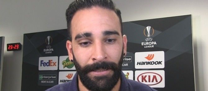 SuperCazarre's tweet photo. "Non mais Dimitri m'a reproché de courrir dans le vide. Je lui ai dit, pourtant je suis pas au marquage de ton palmarès.. Bon ce sont des choses qui arrivent, on s'est expliqué, tout va bien." https://t.co/QgyIV1GRVa
