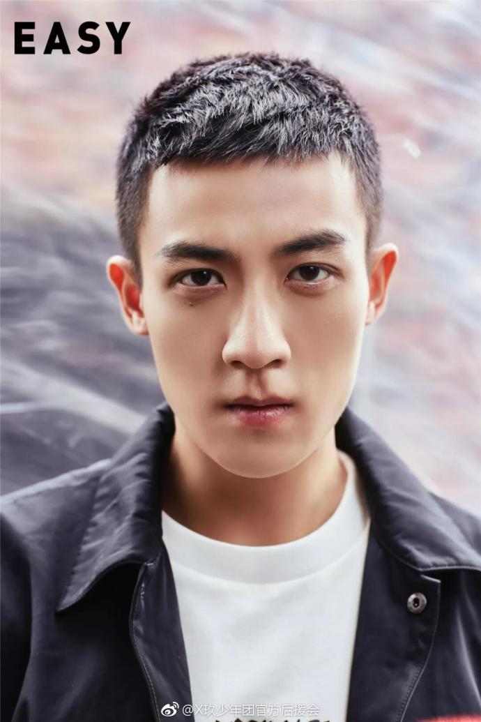 SquadXnine's tweet photo. #EasyIdol
Gu Jiacheng - Adventure martial arts teenager who will play cucurbit
 from EasyIdol

Link for the issue https://t.co/WuntCL1j9h

source: https://t.co/xvF993vOta

#XNINE #X9 #XJiu #X玖少年团 #XFire #xjiushaoniantuan
#Gujiacheng #Ohmyemperor https://t.co/9h11rqO92Y