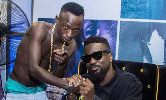 yencomgh's tweet image. AUDIO: @patapaa_amisty joins Sarkodie’s #BiibibaChallenge #YenNewsGh yen.com.gh/117805-patapaa…