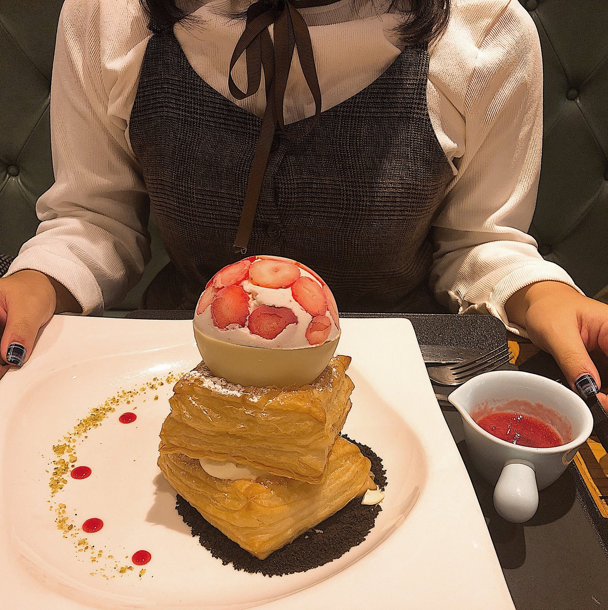 signstyleman's tweet photo. #渡韓 した際にとっても美味しくて感動したスイーツ🍓
これを食べる前にサムギョプサルをお腹いっぱい食べたんですが、余裕で完食しました🍴別腹ですね🤤
#cacaogreen https://t.co/ANoeo2bvCM