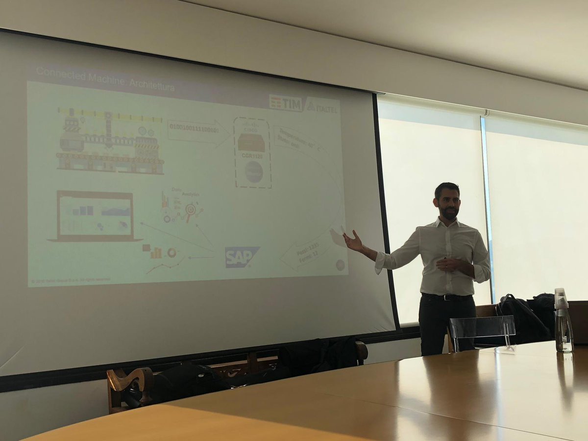 Italtel's tweet photo. Grazie all'architettura #connectedmachine possiamo creare il #DigitalTwin, una macchina virtuale che replica la macchina fisica commenta @mcgerry74 a #Timindustry40 
@timbusiness @Exprivia_Italy https://t.co/SpqskrNFZ0