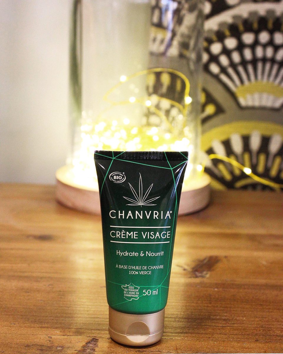 Illuminez votre peau 💡✨
#chanvria #cosmetics #hempoil #cannabis #sativa #facecream