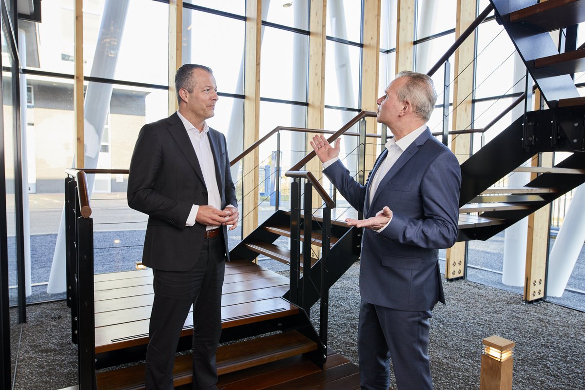 Port of BUSINESS tweet media