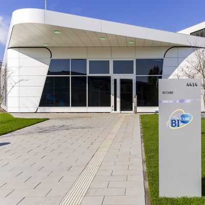Boehringer's tweet image. PRESS: Yesterday we inaugurated the “BI CUBE”: Our new exciting #workingenvironment, exclusively for #AgileWorking. Learn more about 👉 bit.ly/2RfJmeC #workfuture