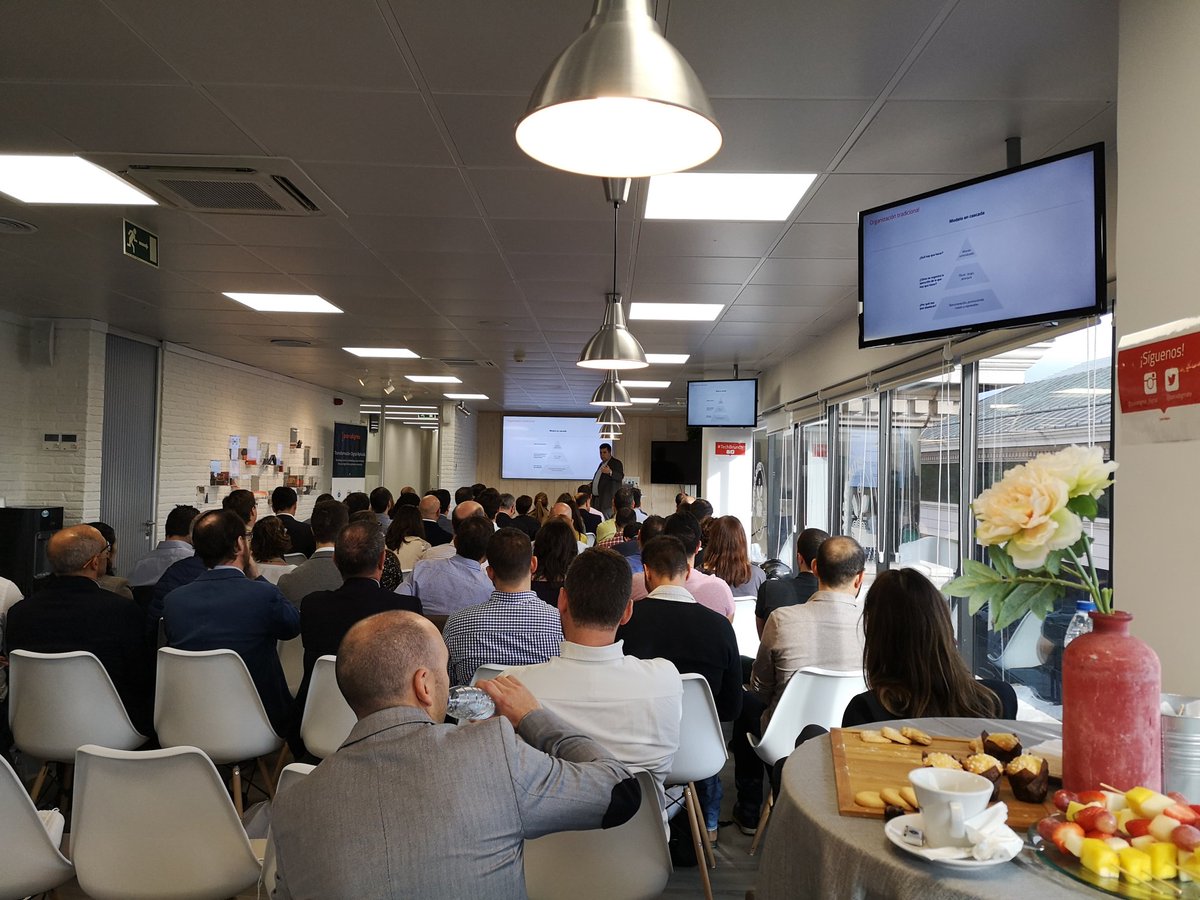 epeinadom's tweet photo. Llenazo en el #TechBrunch de @paradigmate sobre #agile https://t.co/OKpOyij93E