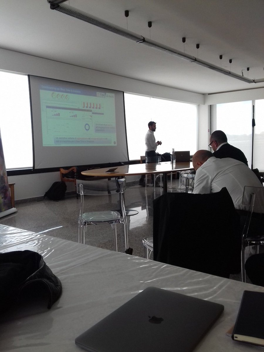 Italtel's tweet photo. Rendere il dato visibile in fabbrica con dei monitor migliora la produttività: si può fare con un semplice sistema di aggregazione ed omogeneizzazione dei dati di macchina per #realtime e #analytics @mcgerry74 a #Timindustry40
@timbusiness https://t.co/FoJjgKycDe