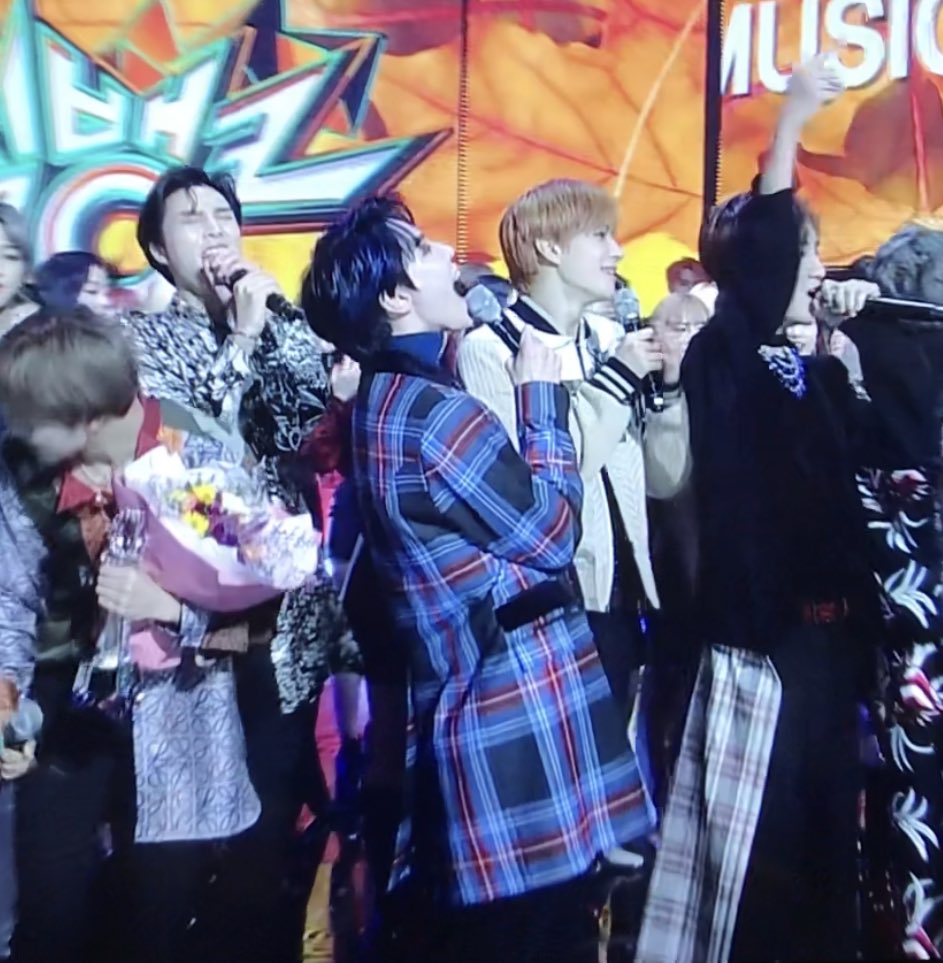 ddoiya_'s tweet image. 공중파 첫 1위 너무너무 축하해🎉 매 순간 열심인 너희가 좋은 결과로 보답 받고, 그렇게 차근차근 하나하나 올라가는 모습 볼 수 있어서, 그런 너희를 응원할 수 있어서 너무 행복해ㅠㅠ 내 새끼 사랑해 축하해🐰💚

#NCT127⁠ #NCT127_Regular⁠ ⁠⁠ ⁠
#Regular3rdWin 
@NCTsmtown @NCTsmtown_127