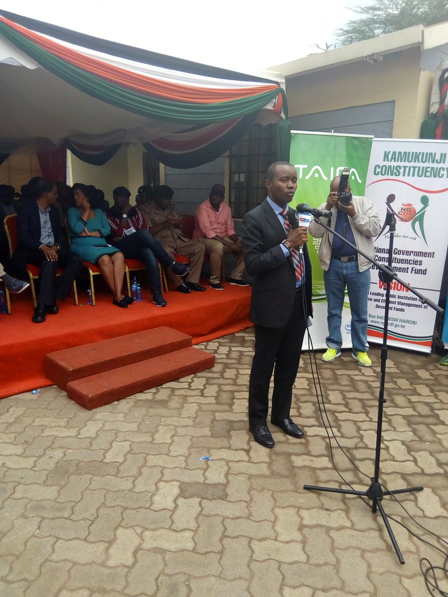 Anyole_safi's tweet image. @mucheru @MPyusufhassan #AjiraDigitalProgram launch at California resource centre.. #KamukunjiNiKazitu