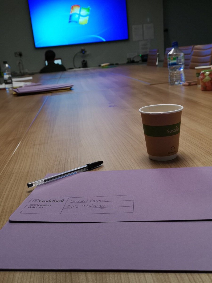 DanialOwen_data's tweet photo. Back in the mighty Leeds for Safe Researcher Training #CDRCtraining @LIDA_UK https://t.co/y0QrJRJnMI