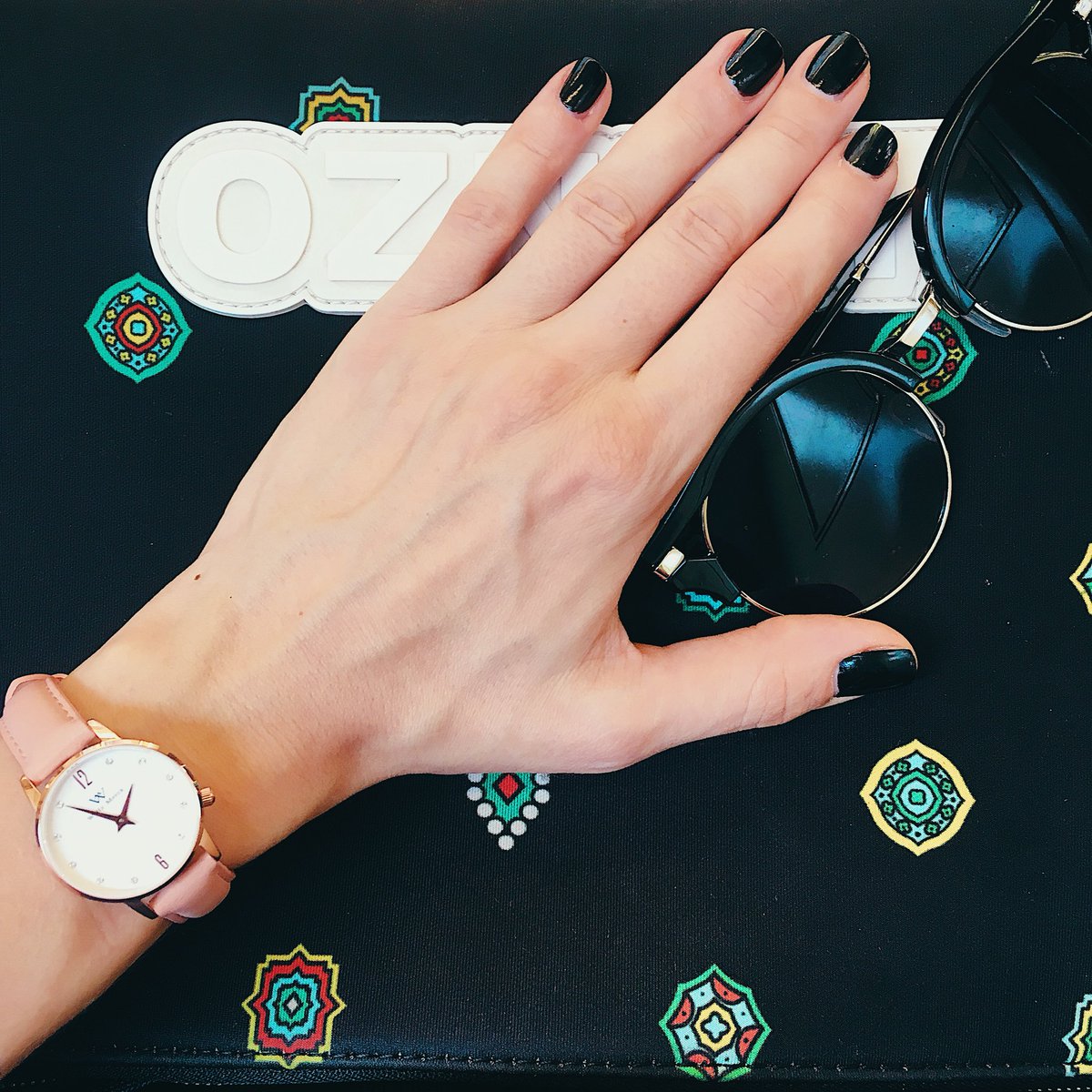 Sofisticato, classico, maschile: scegli l’orologio che più ti rappresenta e gioca con la sua versatilità grazie ai cinturini intercambiabili.
-15% col mio codice GiuliaM15 su tutti gli articoli!!!  wellymerck.com