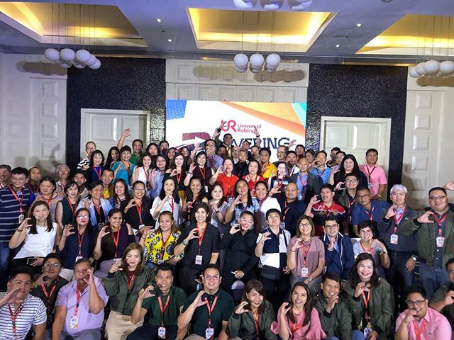 chinkeetan's tweet photo. Just finished my 4hour session here in Cebu with the Distributors of Universal Robina Corporation.
Now flying to Bacolod for #IponPaMore!
#chinkeetan
#chinkeetaneverywhere
#wealthy and #debtfree https://t.co/234PpVUo2Y https://t.co/hRfTJgGg5K