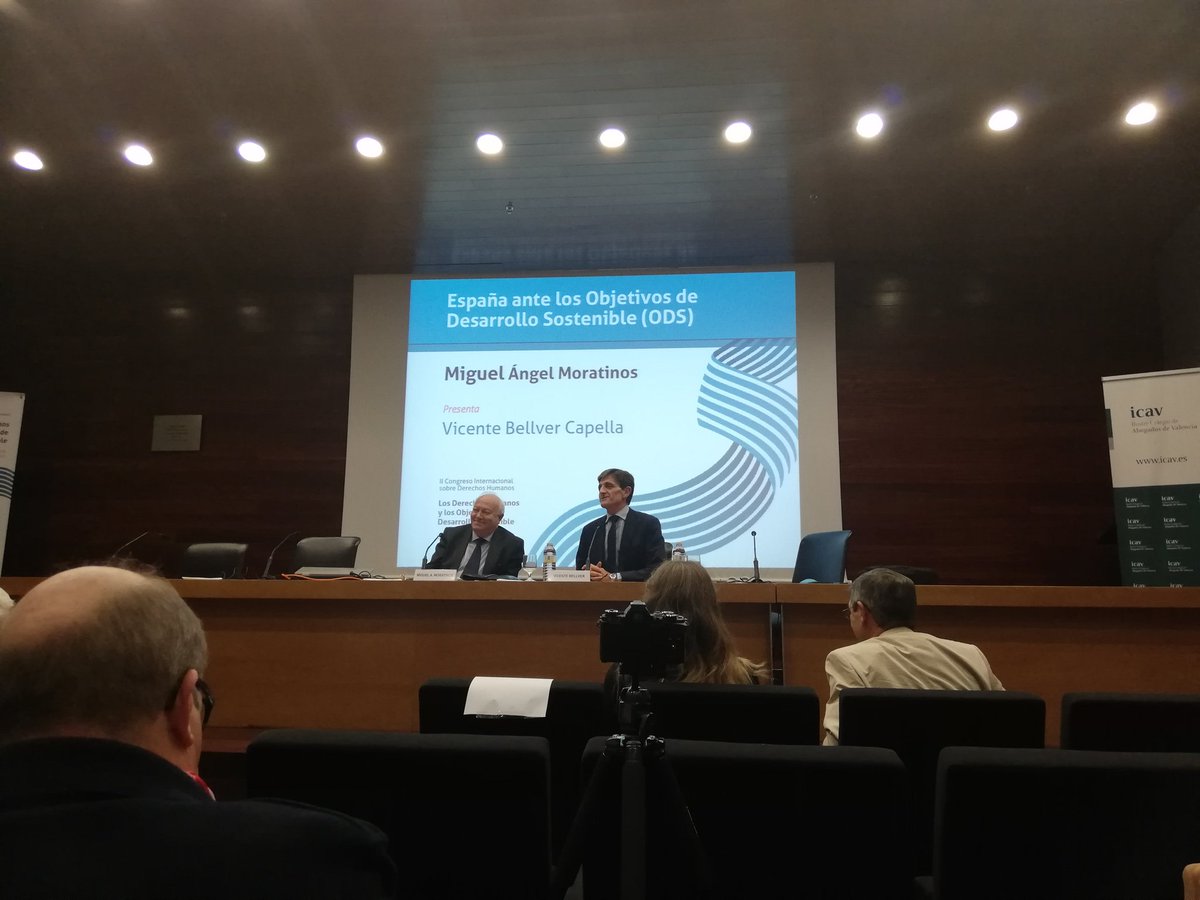 MariaFabregass's tweet photo. Día de aprendizajes: Congreso, Los Derechos humanos y los ODS #conferencia #DerechosHumanos https://t.co/pB0VDpU36u