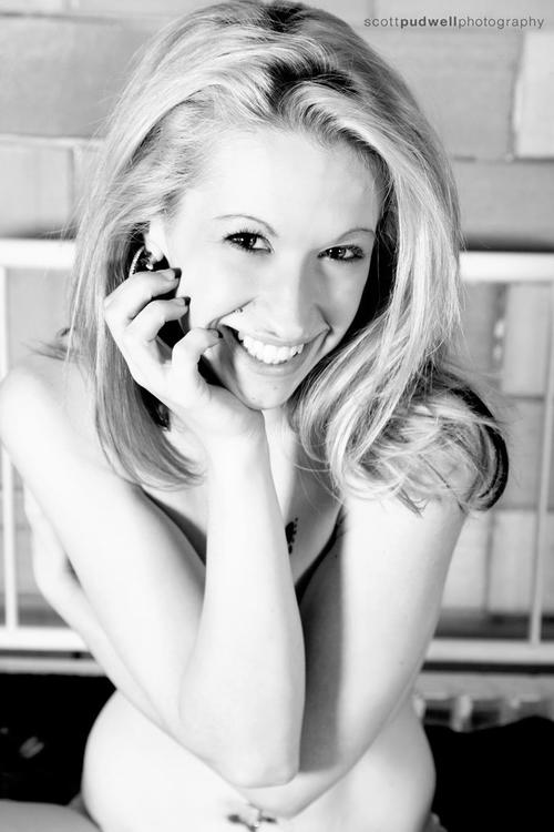 CourtneyRenae3's tweet photo. https://t.co/Bs5w5EdpLT Black and White #Courtneyrenae #courtney #renae #black #white #b&amp;w #model #barista #sexxy #nude #nudity #naked #bikini https://t.co/3c4LeHpCzh