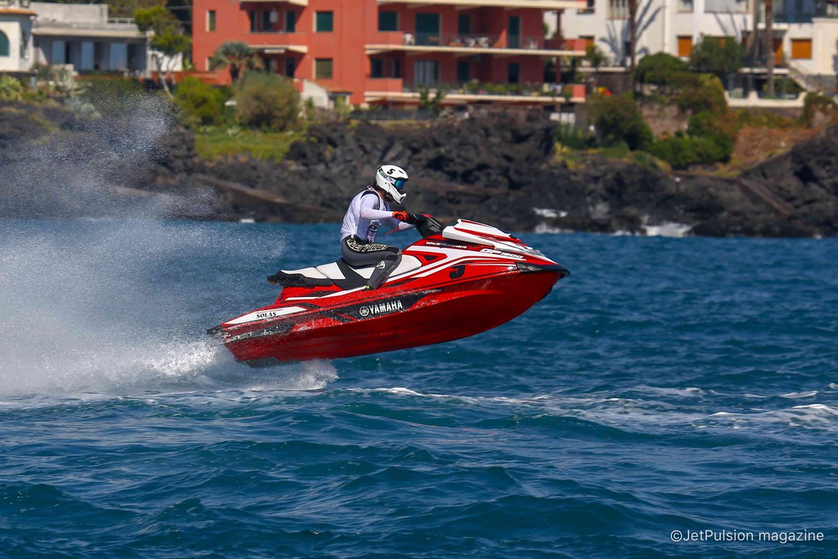 YamahaMarineFr's tweet photo. Retour sur la 2ème étape du #JetRaid 2018 (Sicile 🇮🇹, début octobre).
▷ Jean-Marc Douki 🏆 remporte la catégorie « F3 - un pilote » sur #Yamaha FX HO.
▷ 2de place 🥈 de Nicolas Chamand sur GP1800 dans la catégorie « F1 - 1 pilote ».
📷 © JetPulsion Magazine https://t.co/zhZhLIBCmU
