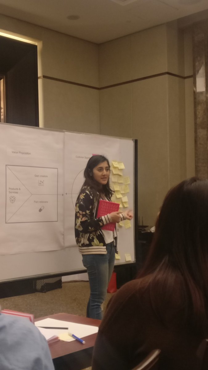 thejedijun's tweet photo. @puppetofwhims taking us back to basics with the 'Value Prop' workshop. 😊 #DUp18 @DesignUpConf https://t.co/FmR7K6xXQy