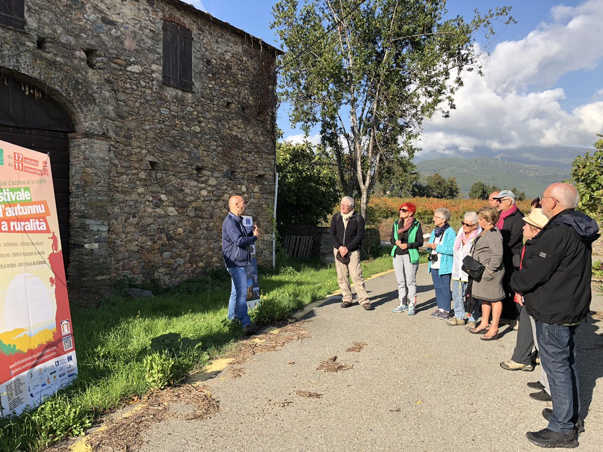 Vescovato20215's tweet photo. Début de la journée du festival de la ruralité / chemin de #StMartin.
La ferme fortifiée de l’#Agliastrone à #Vescovato.
Nous continuons avec la visite de La Chapelle San Michele, visite avec Stéphane ORSINI de la #FAGEC.
#culture #jaimevivreavescovato https://t.co/hfjNkjmVQR