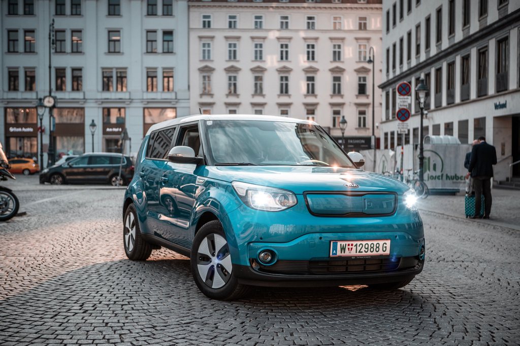 Eaglepowder's tweet photo. Mein Einstieg in die Elektromobilität. Was ich mit dem Kia Soul EV erlebt habe, lest ihr im Blog! https://t.co/nKutpCDjK1 #KiaMotorsAustria powered by @WienEnergie #WienEnergie https://t.co/5KfOh0WPIt