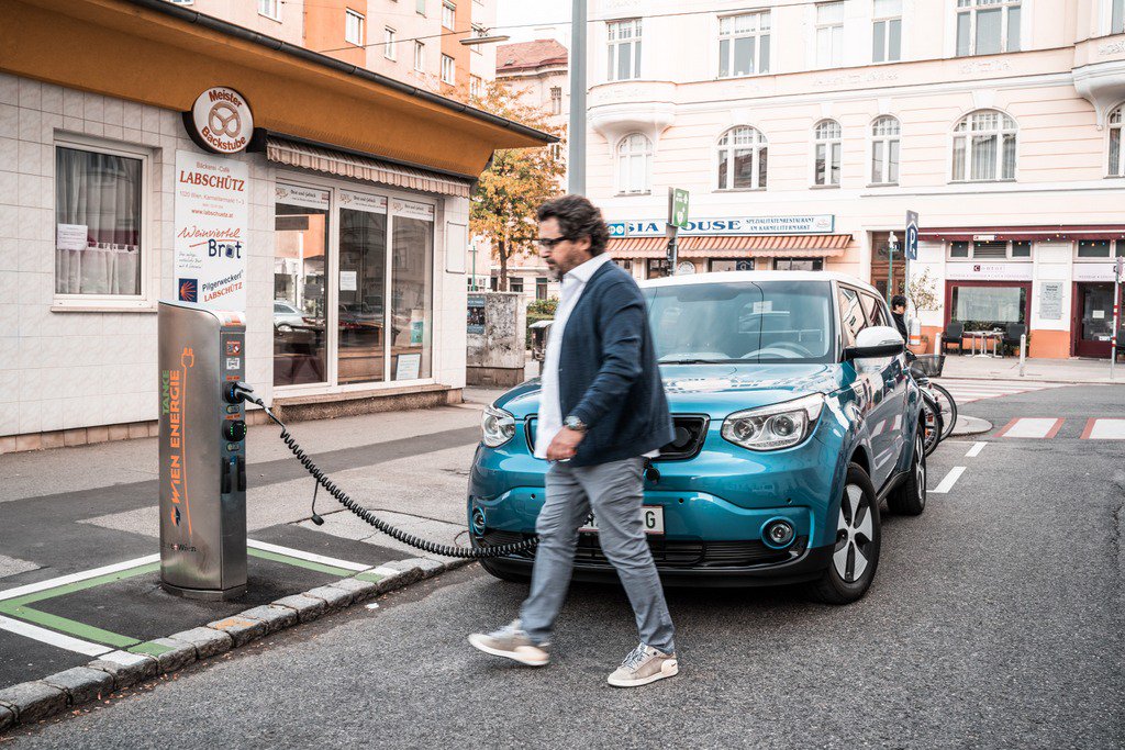 Eaglepowder's tweet photo. Mein Einstieg in die Elektromobilität. Was ich mit dem Kia Soul EV erlebt habe, lest ihr im Blog! https://t.co/nKutpCDjK1 #KiaMotorsAustria powered by @WienEnergie #WienEnergie https://t.co/5KfOh0WPIt