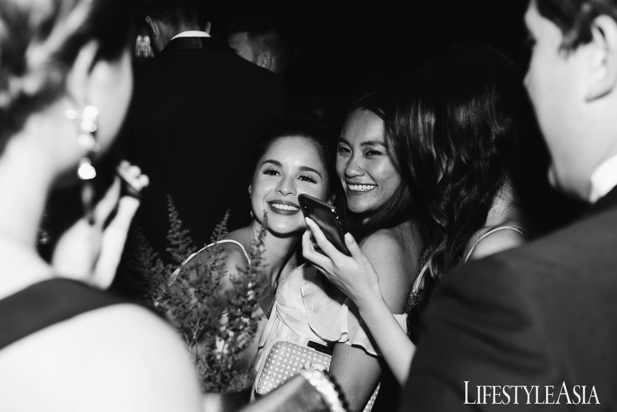 Lifestyle_Asia's tweet image. Good friends Alex Godinez and Lifestyle Asia Game Changer 2018 Ai Ai Garcia couldn't help but enjoy the music as the DJ played Dancing Queen on the dance floor.

#LifestyleAsiaPowerGala
#LifestyleAsiaxHuawei
#AHigherIntelligence
#HuaweiMate20PH
