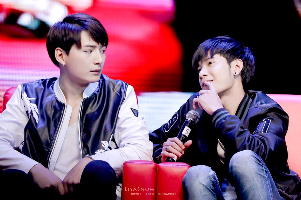 YASA_1230's tweet photo. |180701|
@kristtps @stjinx_maya  4p
I am toooo busy to “twitter”555
miss you all～
（my bro is sooo cute～what should I do？）🤔🧐🧐🤪😚
#ทีมพีรญา 
#SingtoPrachaya 
#KristPerawat https://t.co/g3X0j67KXi