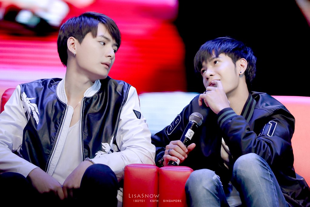 YASA_1230's tweet photo. |180701|
@kristtps @stjinx_maya  4p
I am toooo busy to “twitter”555
miss you all～
（my bro is sooo cute～what should I do？）🤔🧐🧐🤪😚
#ทีมพีรญา 
#SingtoPrachaya 
#KristPerawat https://t.co/g3X0j67KXi