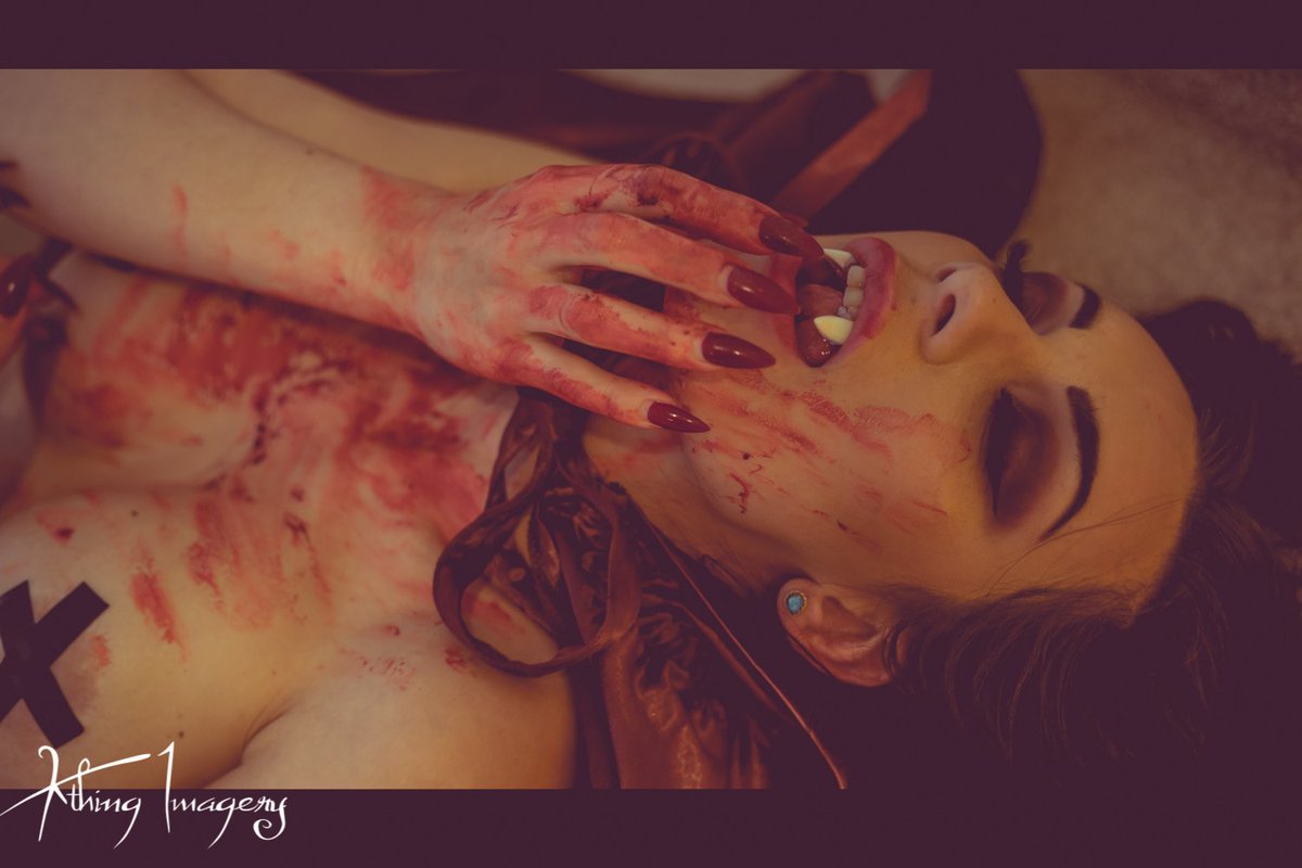 QueenMorningst's tweet photo. Day 2 of Halloween vibes. My ultimate fantasy; to be beautiful, young and an immortal blood draining vampire for eternity. #Halloween #pinuphorror #vampirefetish #hotvampire #deadlywomen #femaledomination #femdom #Kinktober2018 #findon #femdom #bdsm https://t.co/RNpaqW4lKa