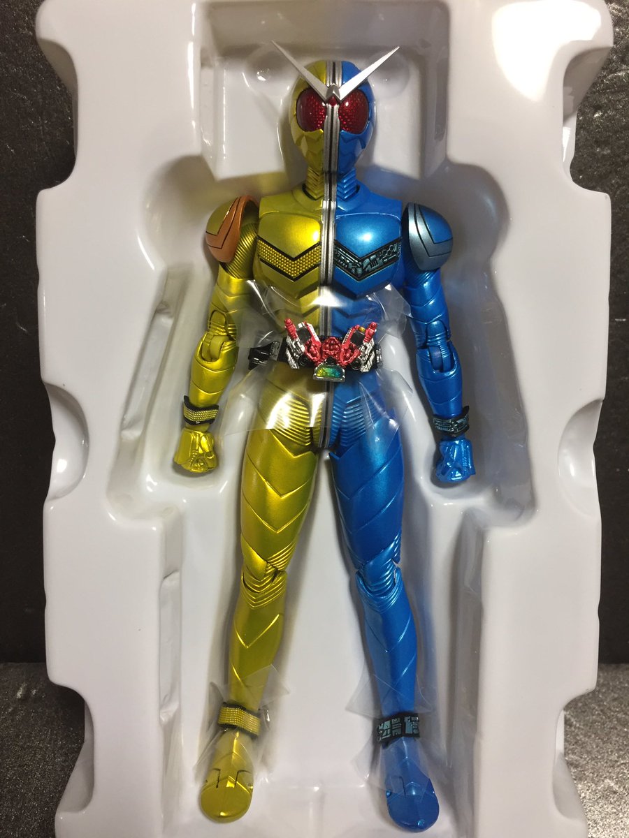 wildchalice91's tweet photo. 今日2つフィギュア届きました。1つはこれ。真骨彫仮面ライダーWルナトリガー。さすがWだけあって超絶カッコいい。これであとはヒートメタルとエクストリームだけかな。
#shf #SHFiguarts #真骨彫製法 #MaskedRiderW #LunaTrigger #仮面ライダーW #ルナトリガー https://t.co/gVL8aIqAOa