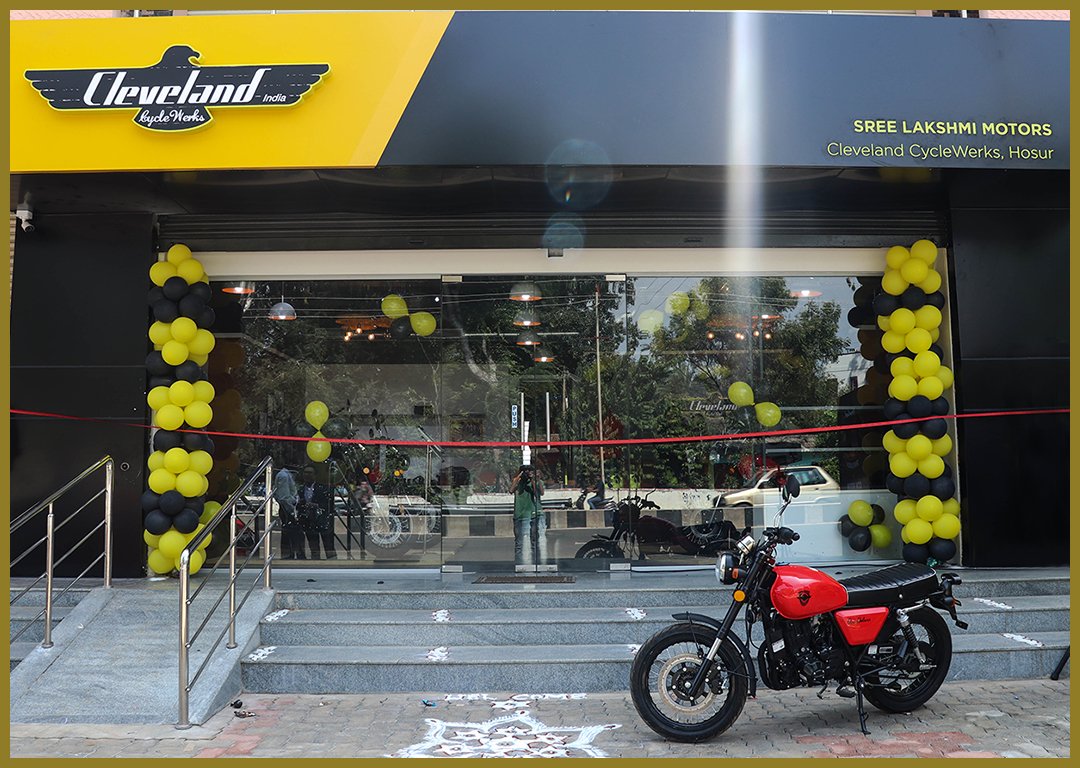 CCWINDIA's tweet photo. Take a look at our second pitstop, HOSUR.
Stay tuned for more updates!
#ClevelandCycleWerks #CCWIndia #CCW #Hosur #Tamilnadu #PureAmericanBiking
#WeAreCleveland #LongLiveTheMotorcycle https://t.co/WOdWtWY6uD