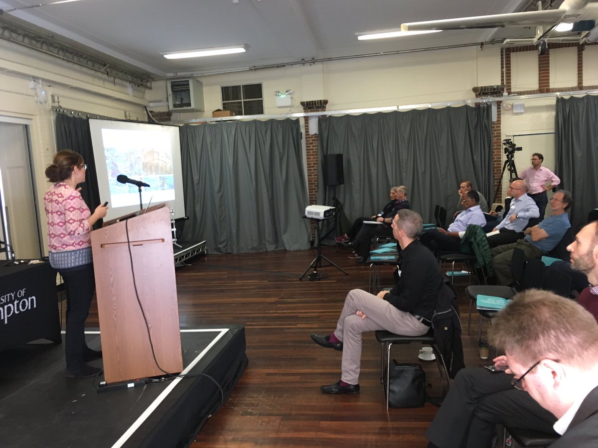 Kate Farrahi talking about Machine learning for healthcare using iot. <a href="/kfarrahi/">Kate Farrahi 🇨🇦 🇮🇷 🇬🇧</a> #UoSMachineIntel