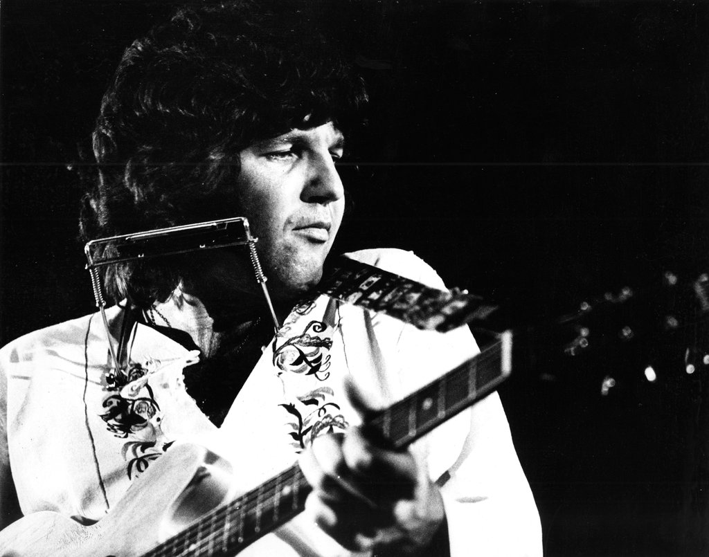 greenshinemusic's tweet image. For all the Troubadours who sing and play because they have to even when there's nobody listening. RIP #TonyJoeWhite Troubadour, and thanks. @aldunne @thomhickey55 @HankWedel @hankbill @theruthsmith @johncreedon youtube.com/watch?v=MY2z_3…