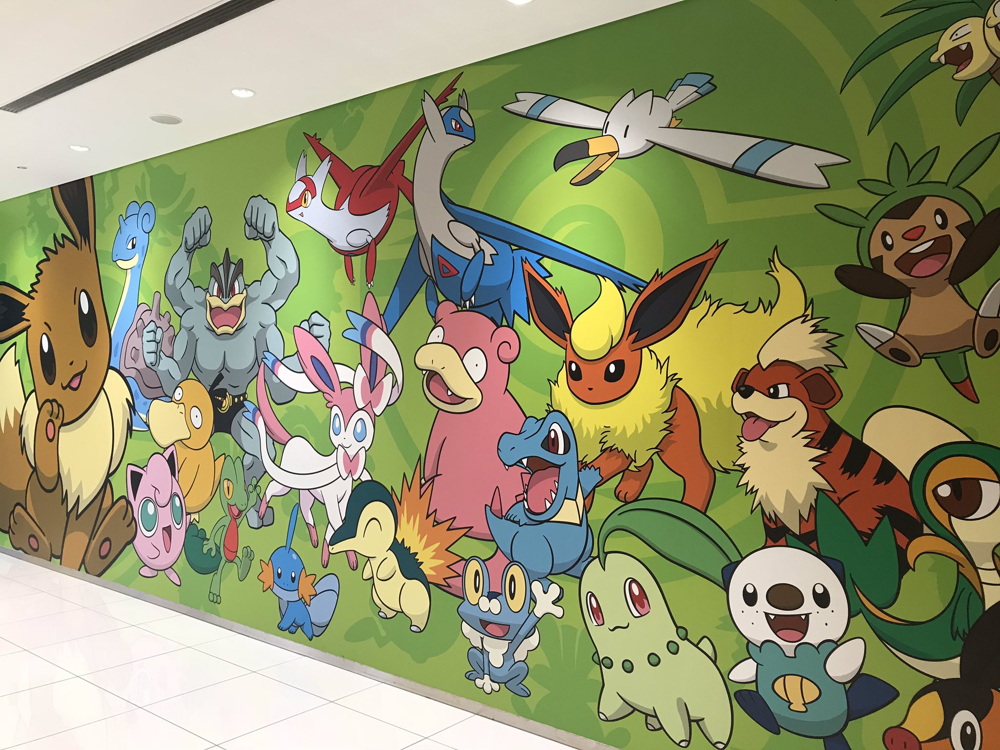 تويتر 百々 على تويتر ポケモンカフェとポケセンdx行って来ました 一面ポケモン絵の廊下が良かったです ヤドンもいたし ところでブイズや御三家に紛れてキャモメ ペリッパーだけ進化系でいたのですが 人気あるんですね T Co H1qvpa7yzn