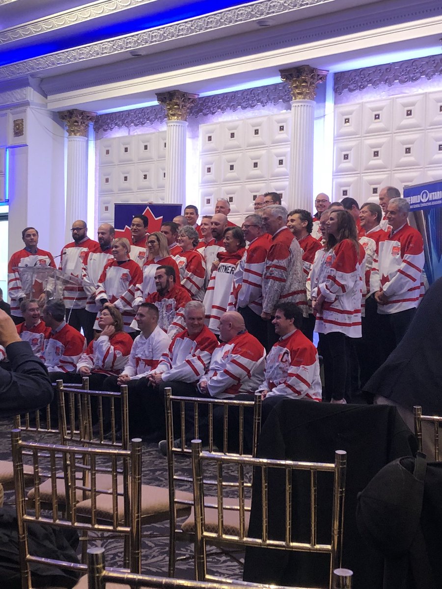 MeritNiagara's tweet image. @TheLOChampions group shot! Proud to have our jersey and support safety across the industry #MySafeWork #OGCA