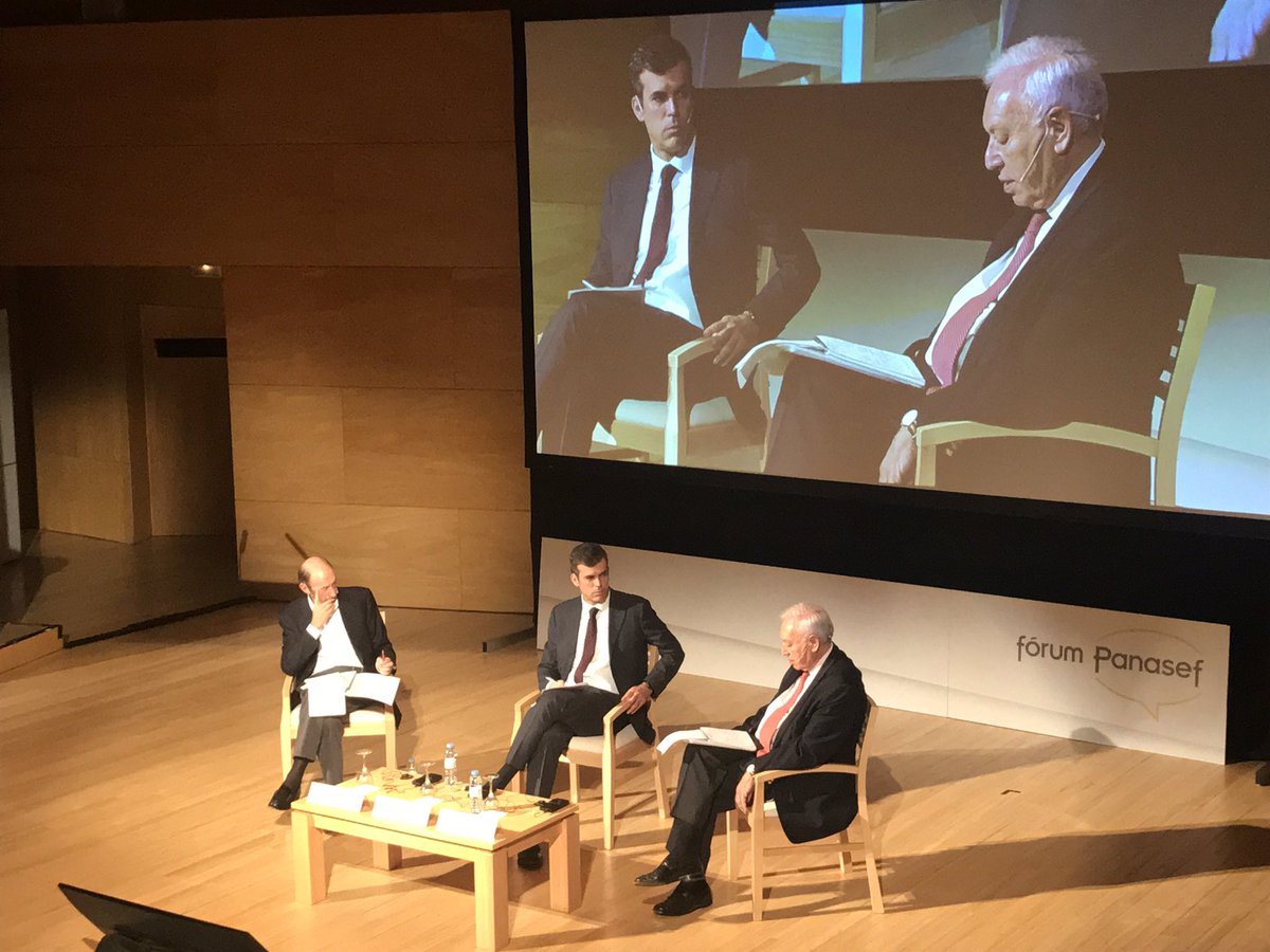 Alfredo Pérez Rubalcaba y José Manuel Gª Margallo, dos oradores de lujo que debaten ahora mismo sobre macro economía en nuestro Fórum