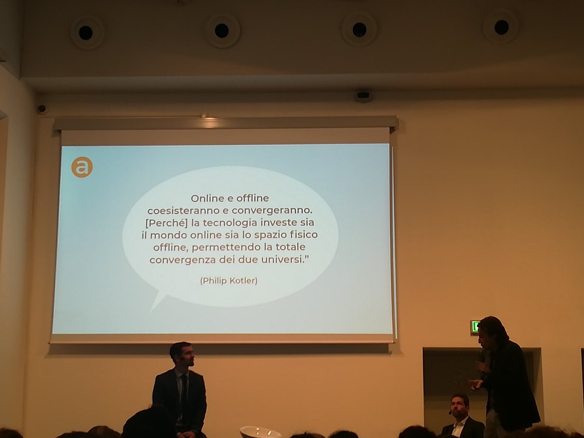 Alessandra_Zz's tweet image. Non c'è un online vs offline. Il digitale non sostituirà l'online, sono mondi che si integrano. 
Le persone sono omnichannel. Lo dice Kotler ma lo vediamo quotidianamente, no? 
#Digitalsaleslab #dsl2018 #SDBAwards @SQcuoladiBlog